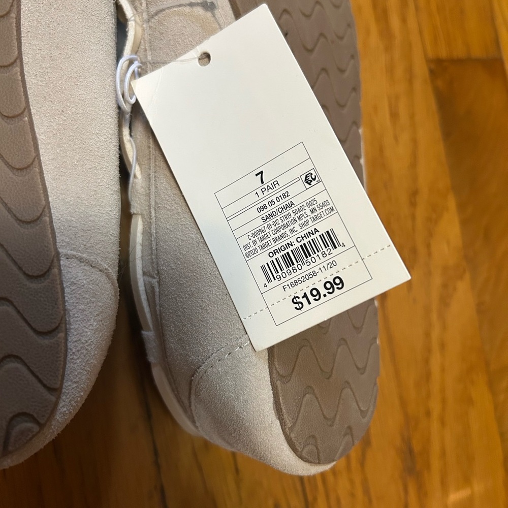 NWT Tan Slippers - Picture 3 of 3
